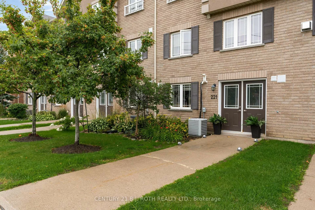 221, Harvie, Holly, Barrie