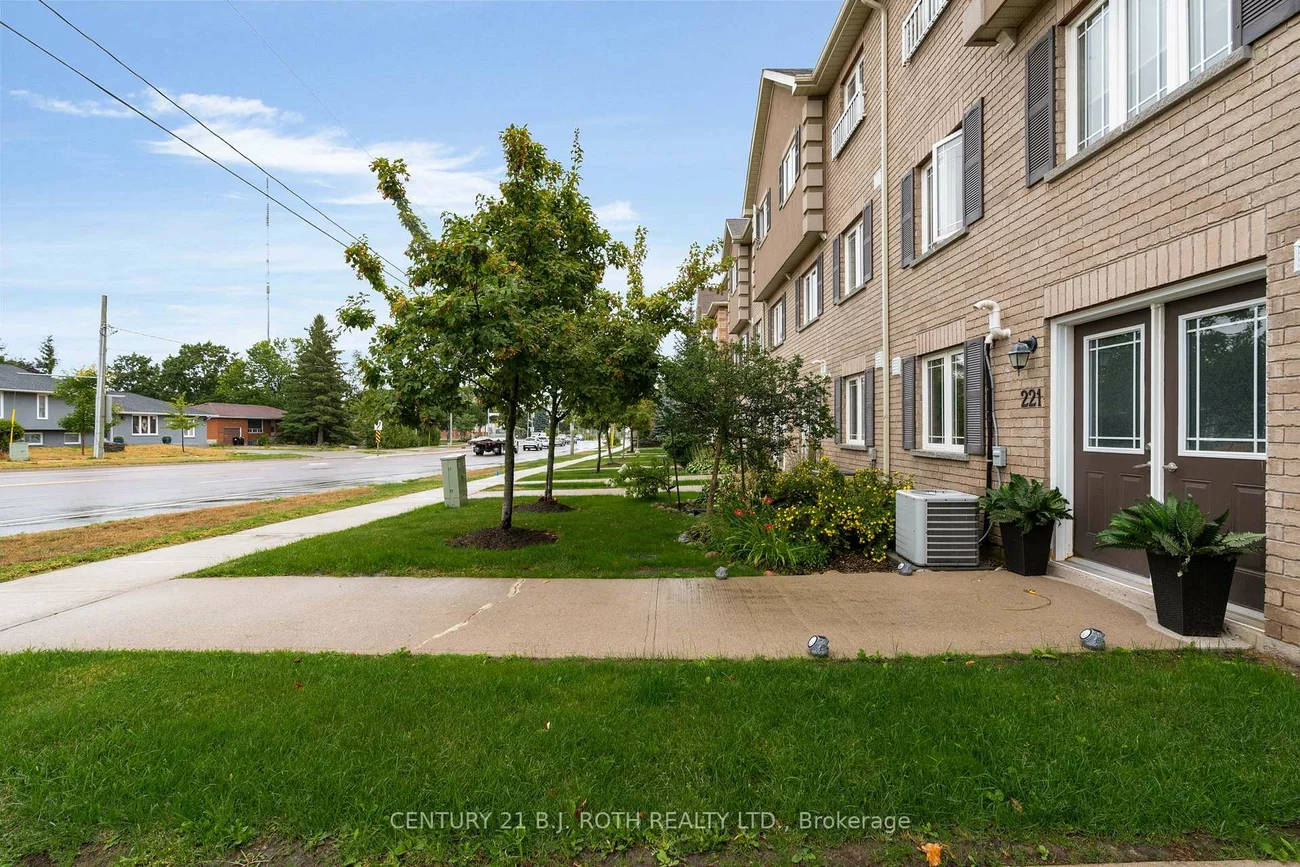 221, Harvie, Holly, Barrie