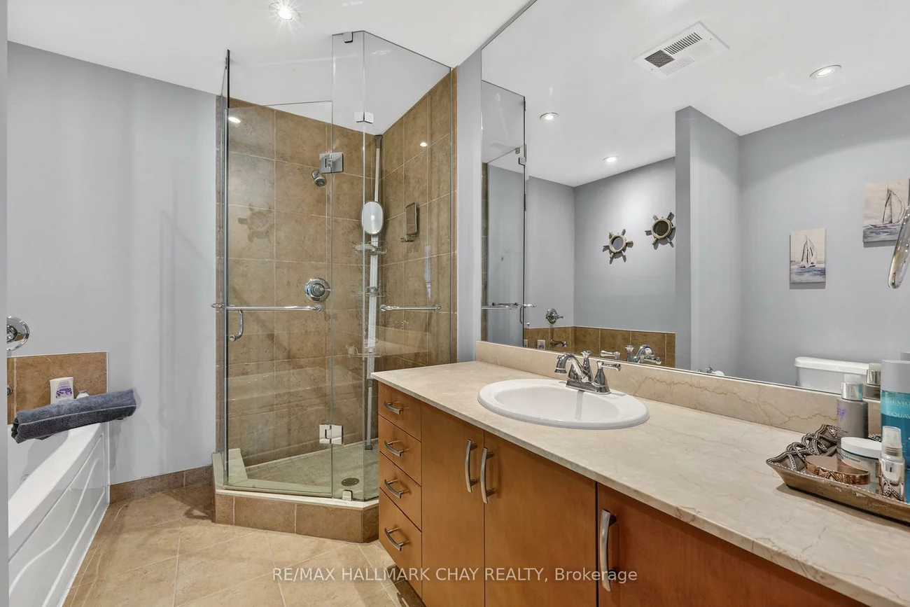 37, Ellen, City Centre, Barrie