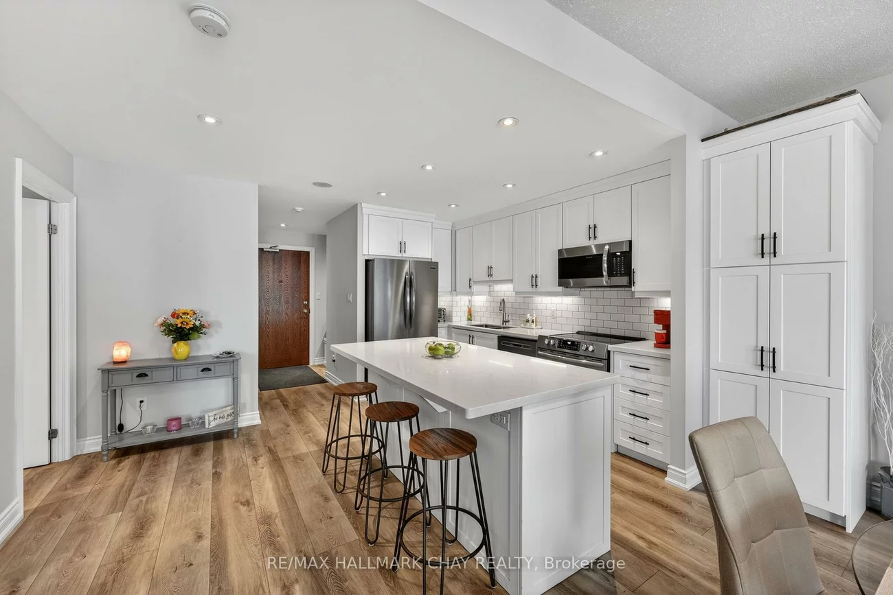 37, Ellen, City Centre, Barrie