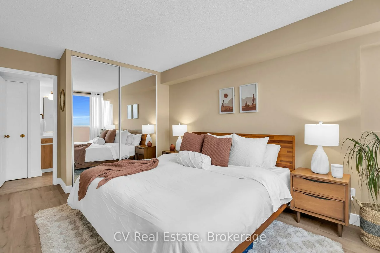 75, Ellen, City Centre, Barrie