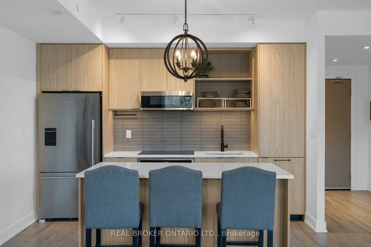 185, Dunlop, Lakeshore, Barrie