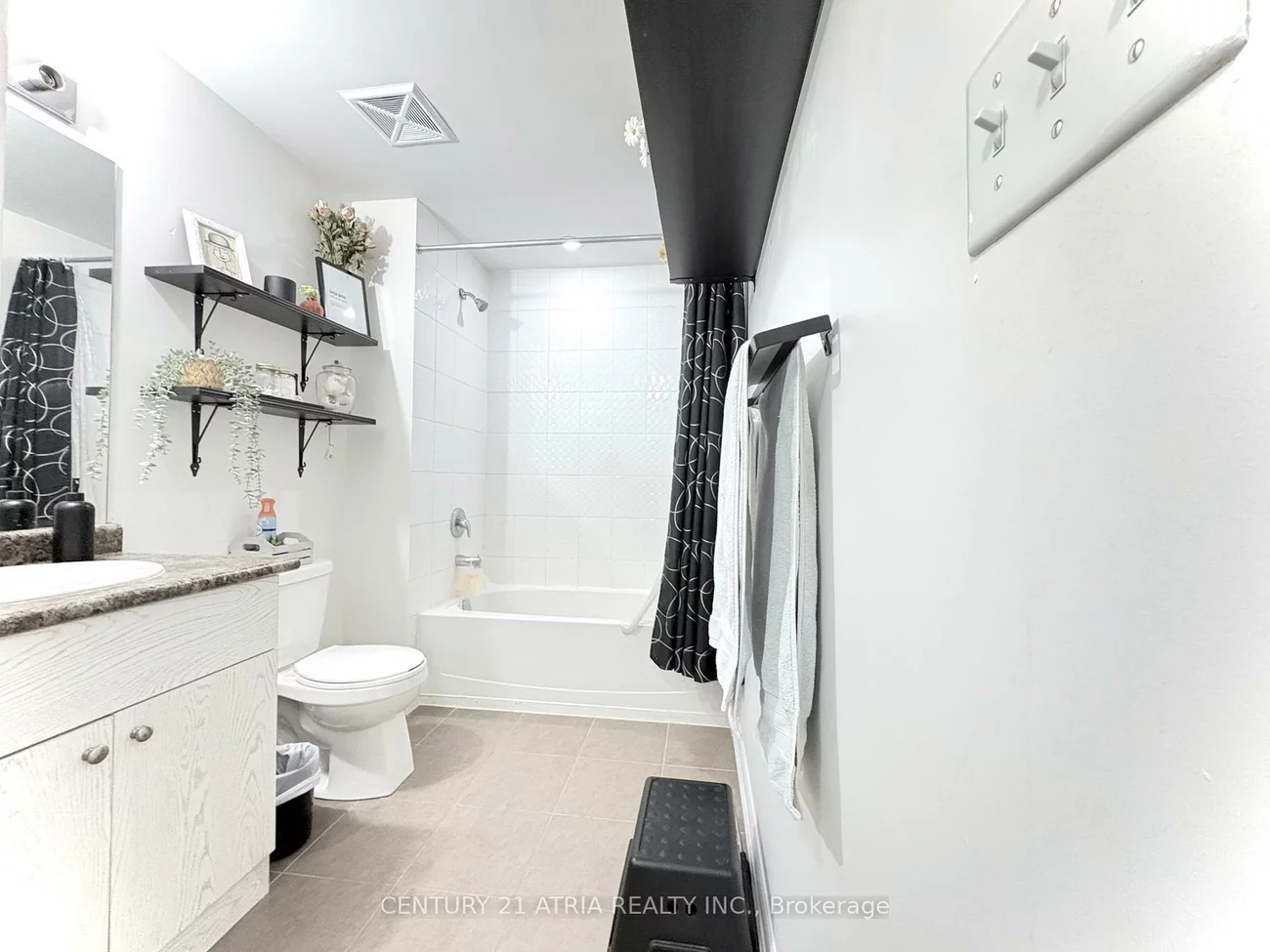 720, Yonge, Painswick South, Barrie