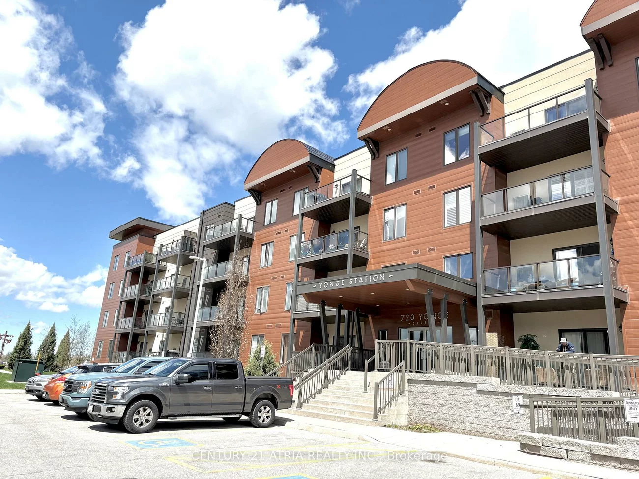 720, Yonge, Painswick South, Barrie