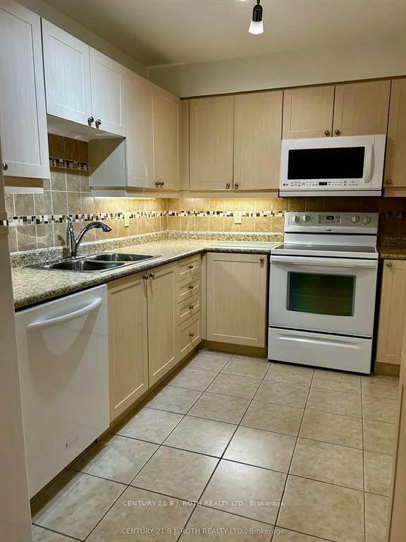 500, Mapleview, Holly, Barrie