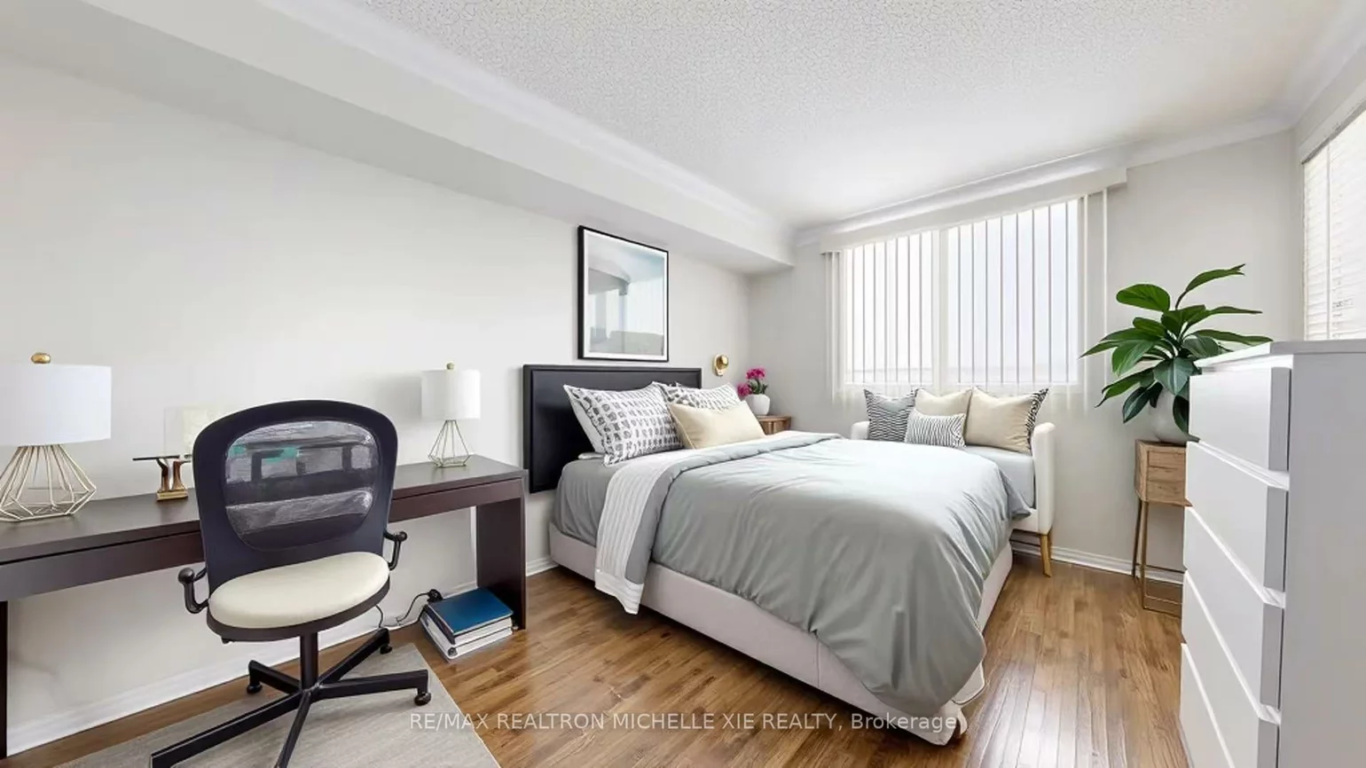 75, Ellen, City Centre, Barrie