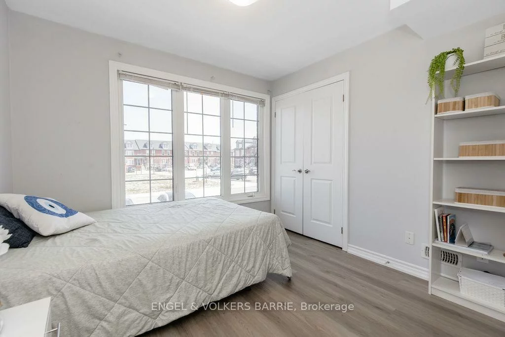 242, Penetanguishene, Georgian Drive, Barrie