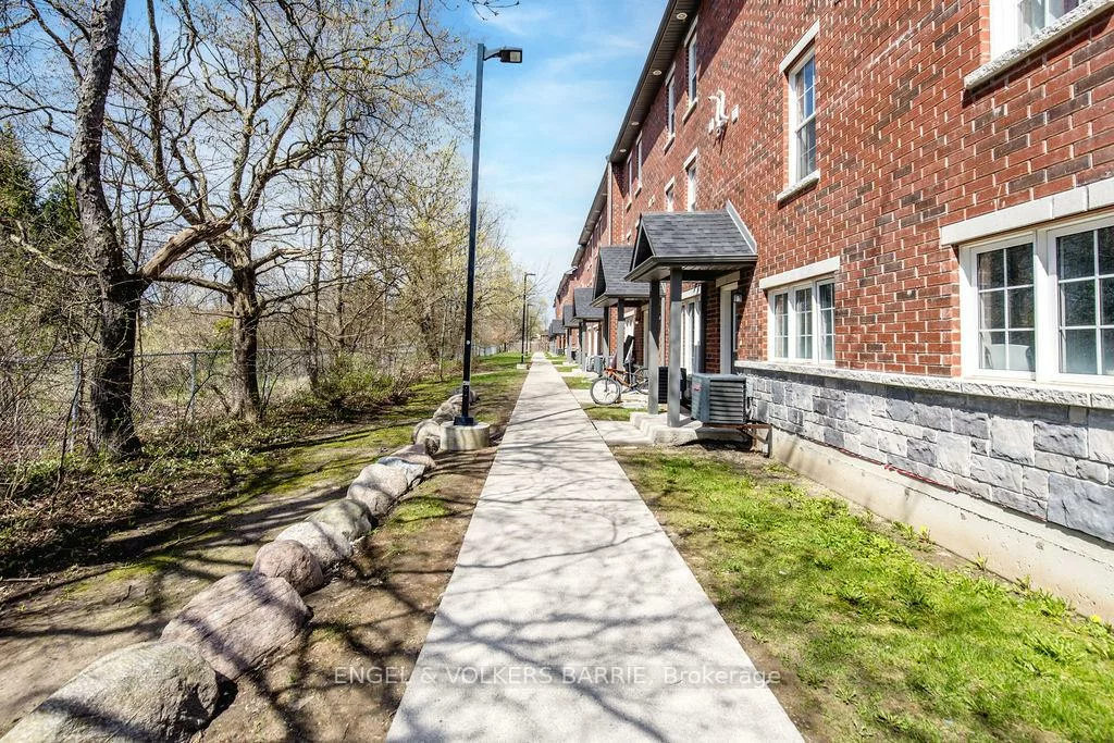 242, Penetanguishene, Georgian Drive, Barrie