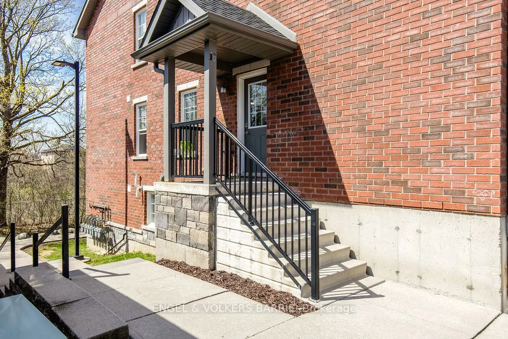 242, Penetanguishene, Georgian Drive, Barrie