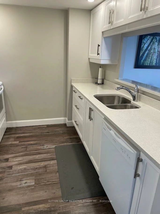65, Ellen, City Centre, Barrie