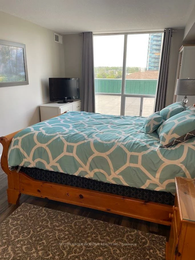 65, Ellen, City Centre, Barrie