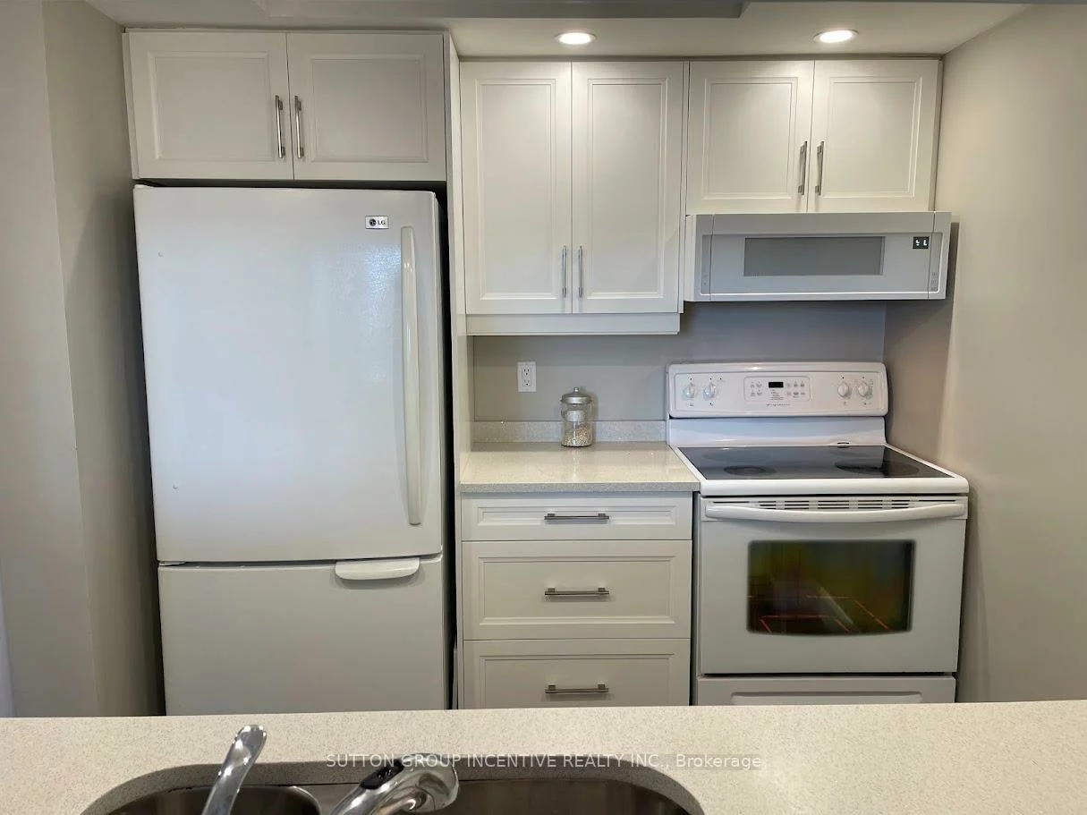65, Ellen, City Centre, Barrie