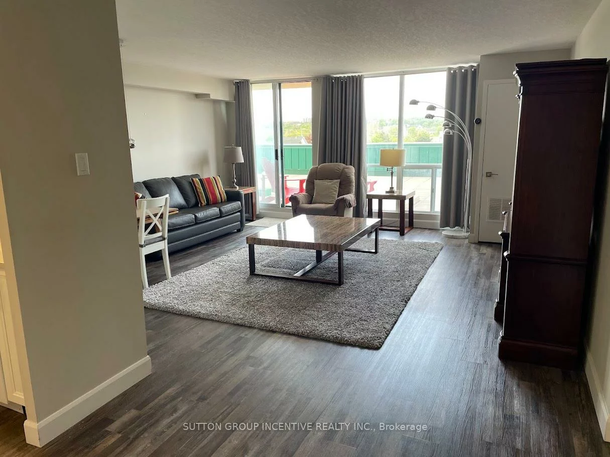 65, Ellen, City Centre, Barrie