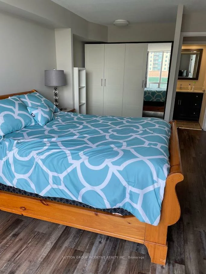 65, Ellen, City Centre, Barrie