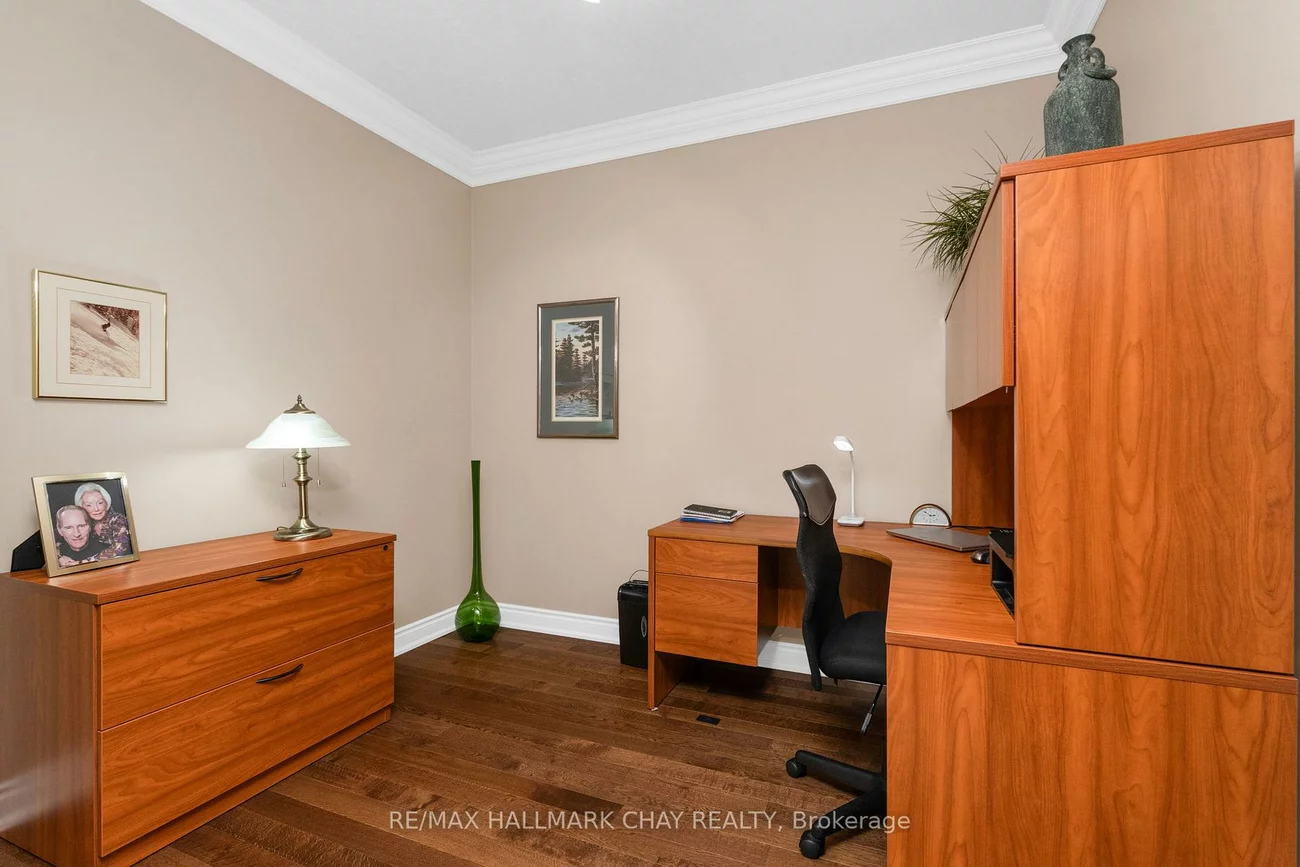 37, Ellen, City Centre, Barrie