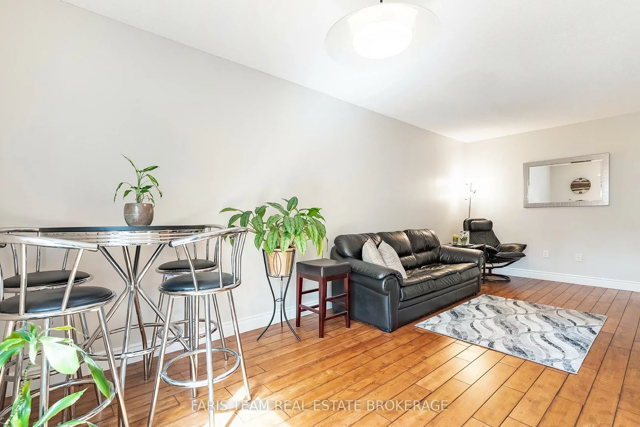 165, Kozlov, West Bayfield, Barrie