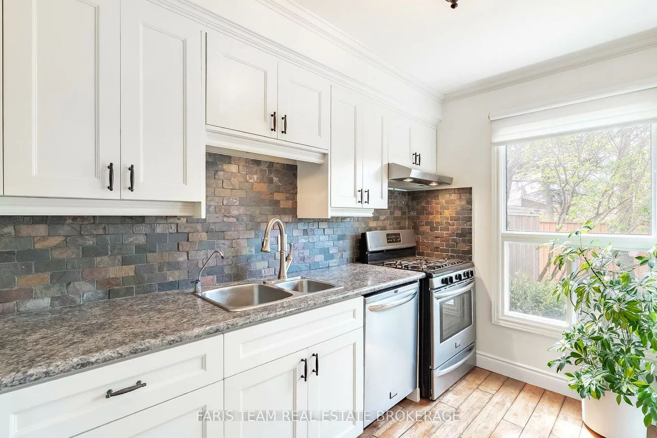 165, Kozlov, West Bayfield, Barrie