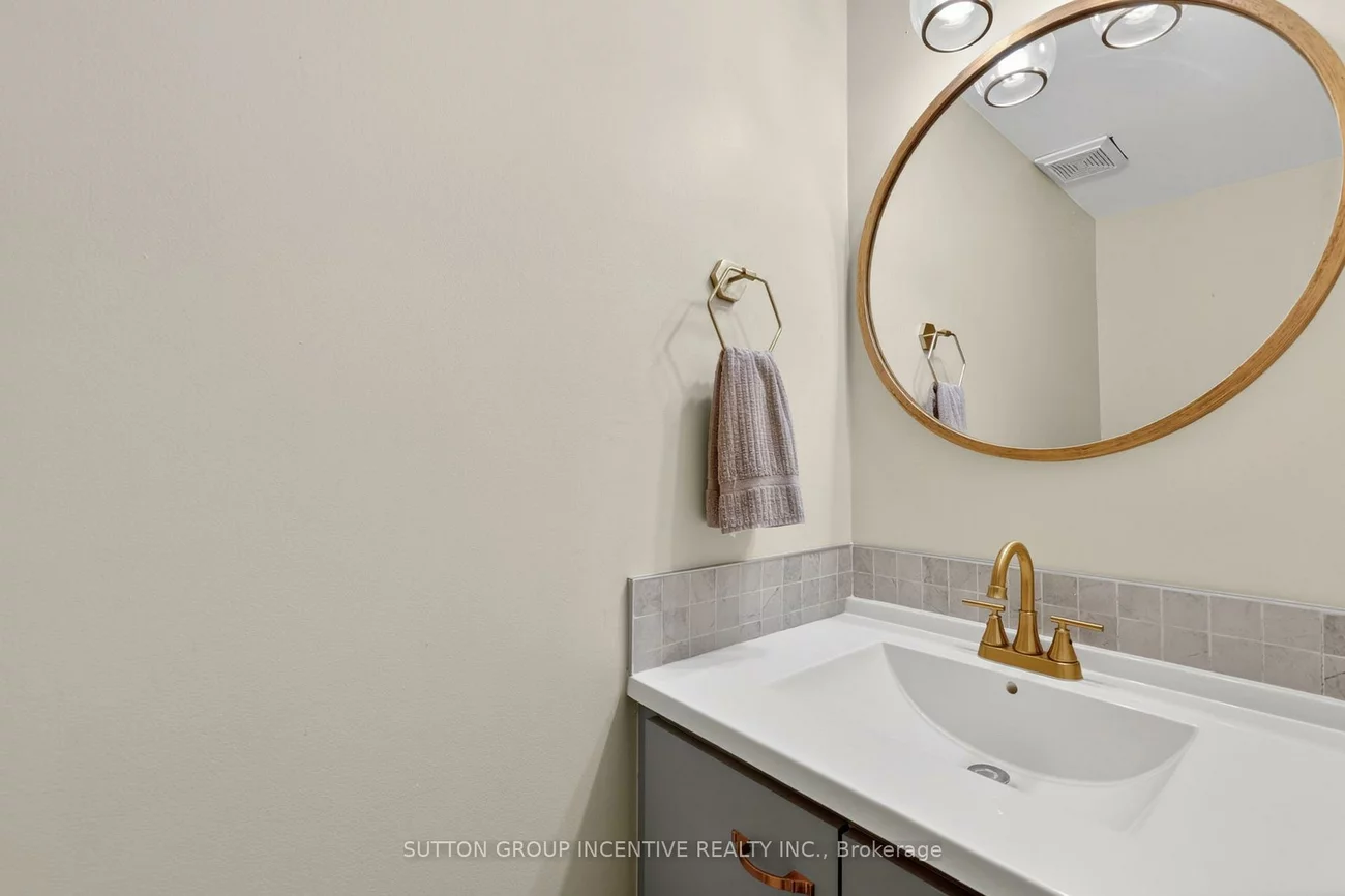 165, Kozlov, West Bayfield, Barrie