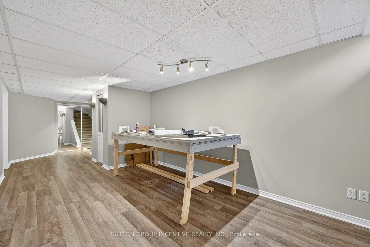 165, Kozlov, West Bayfield, Barrie