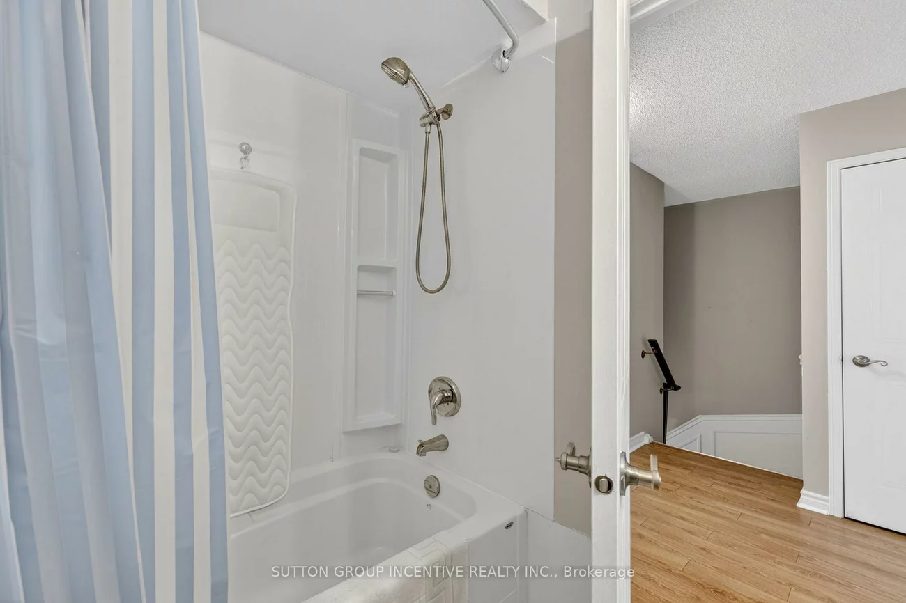 165, Kozlov, West Bayfield, Barrie