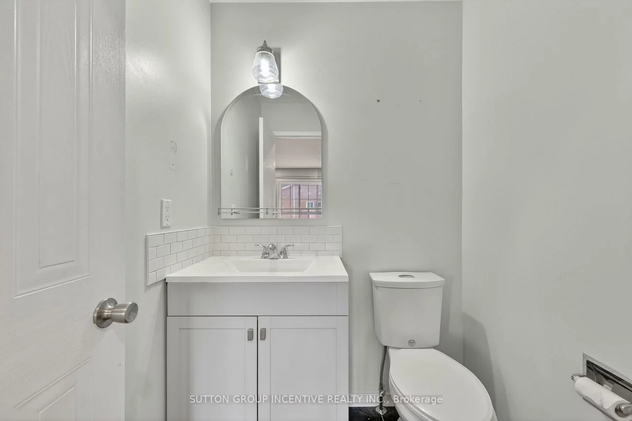 165, Kozlov, West Bayfield, Barrie