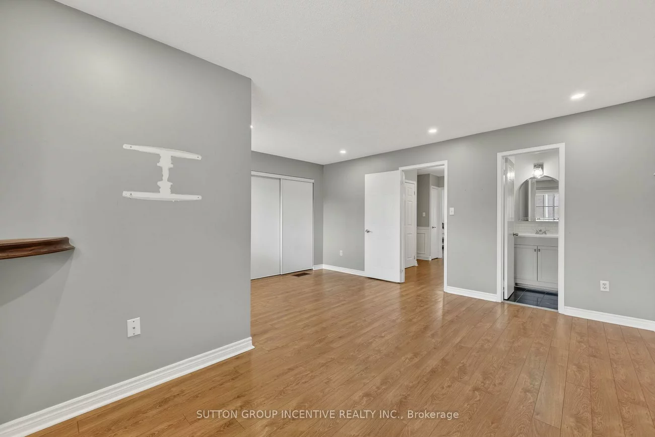 165, Kozlov, West Bayfield, Barrie