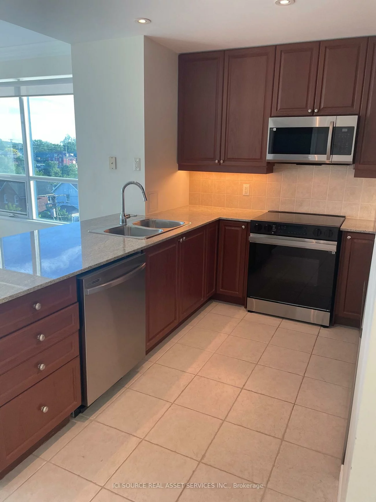 37, Ellen, City Centre, Barrie