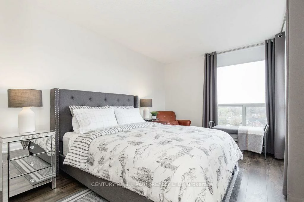 75, Ellen, City Centre, Barrie