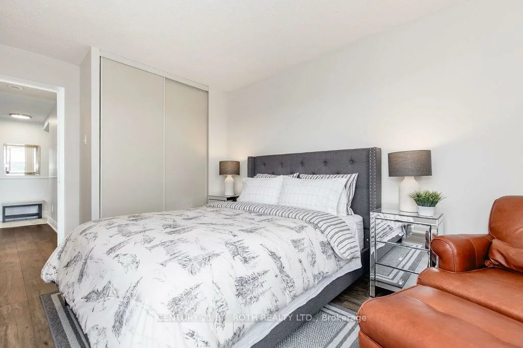 75, Ellen, City Centre, Barrie