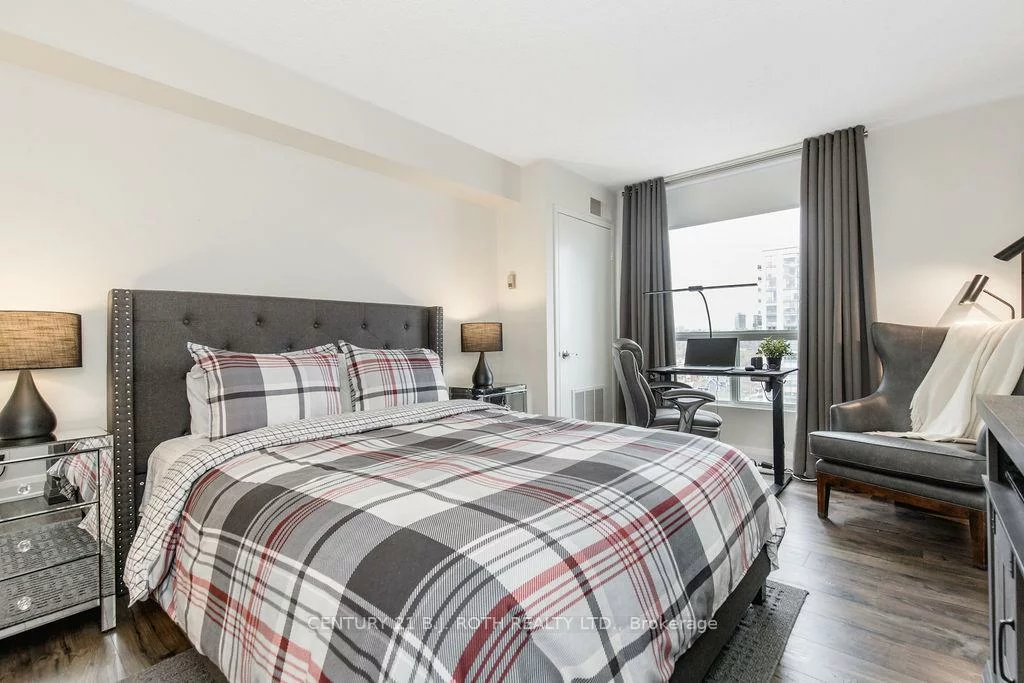 75, Ellen, City Centre, Barrie