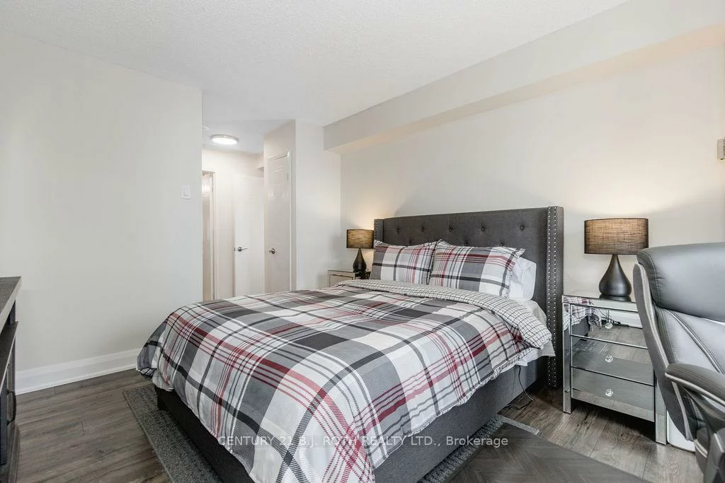 75, Ellen, City Centre, Barrie