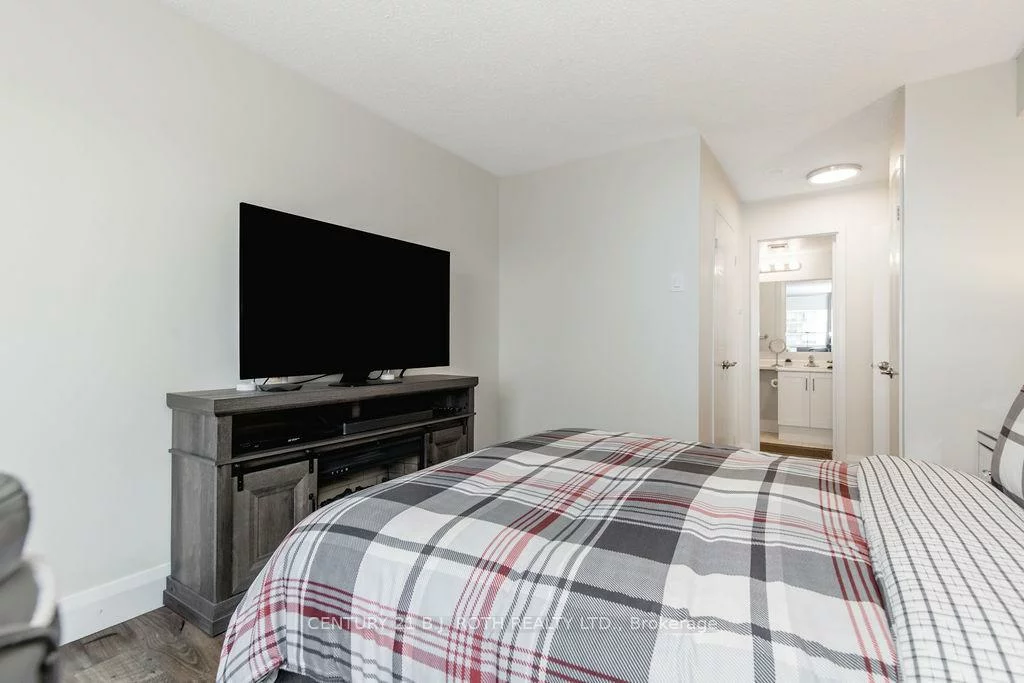 75, Ellen, City Centre, Barrie