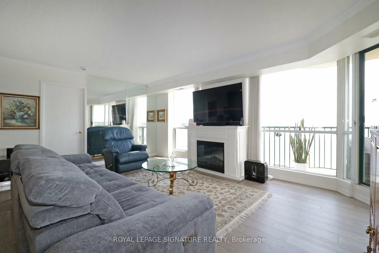 65, Ellen, City Centre, Barrie