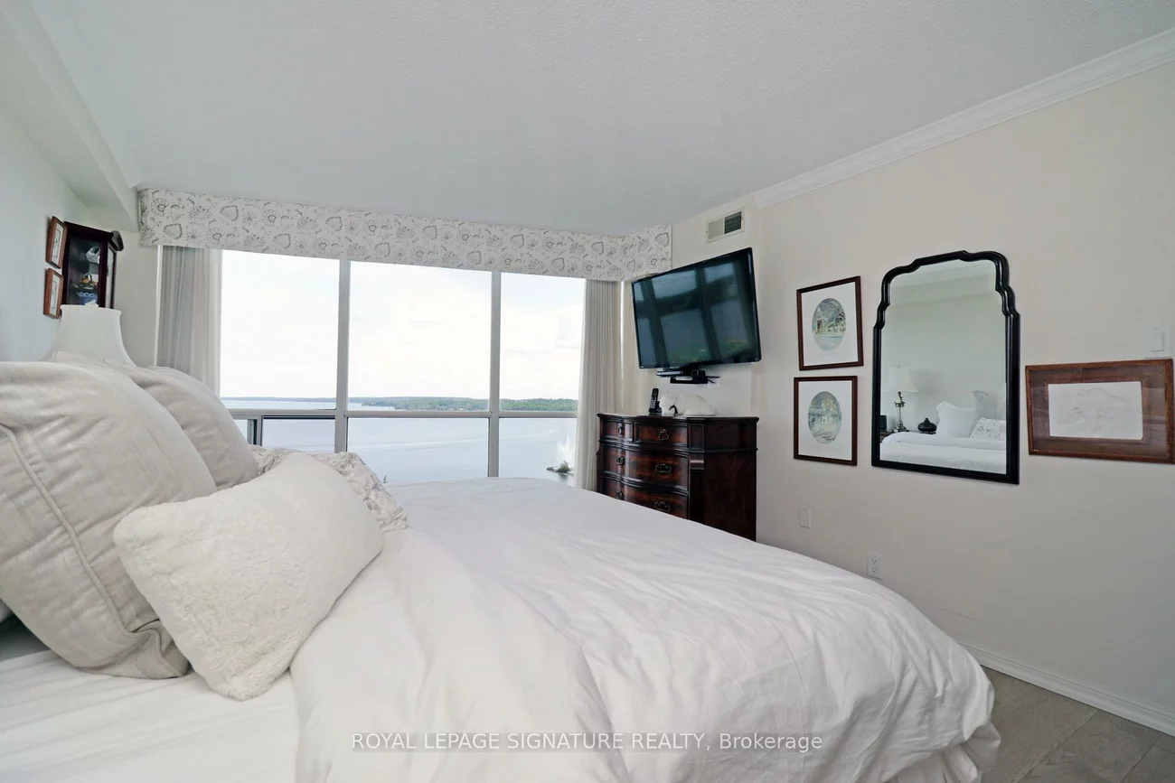 65, Ellen, City Centre, Barrie