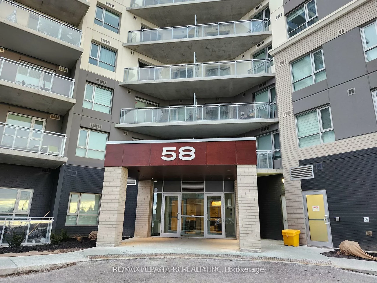 58, LAKESIDE, Little Lake, Barrie
