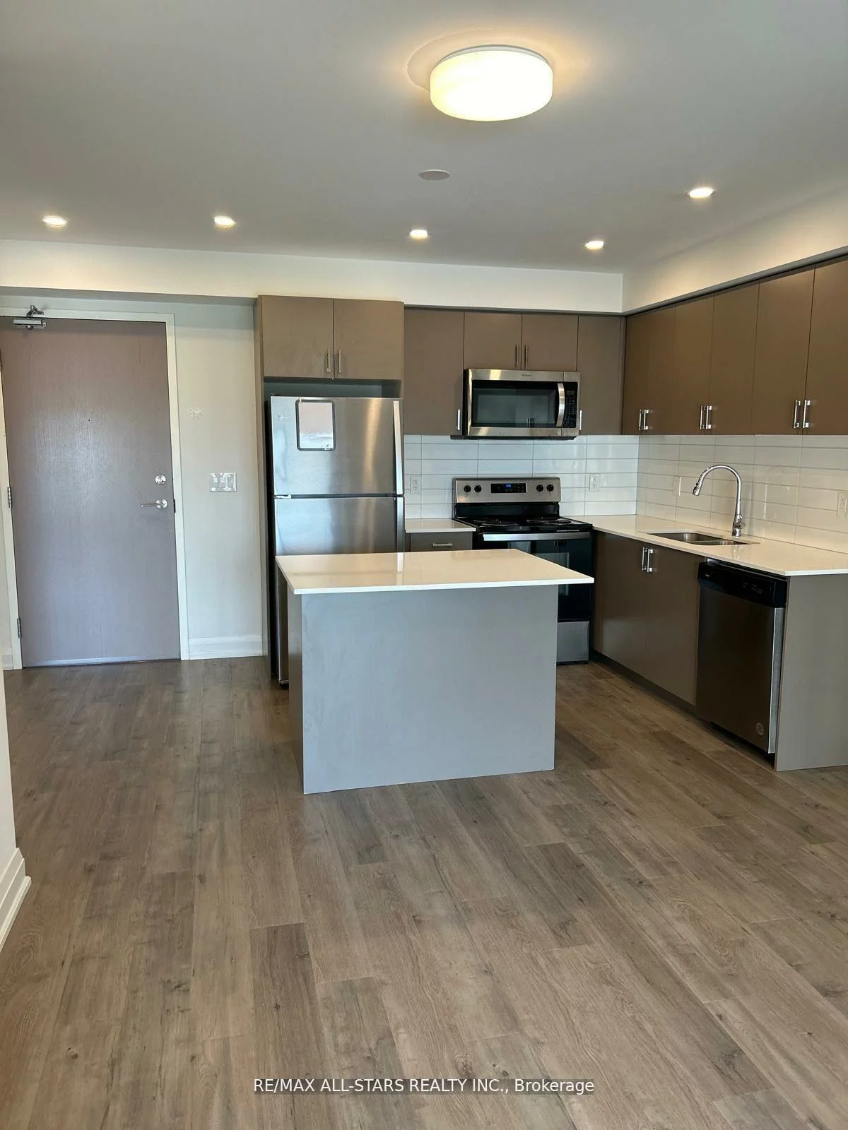 58, LAKESIDE, Little Lake, Barrie