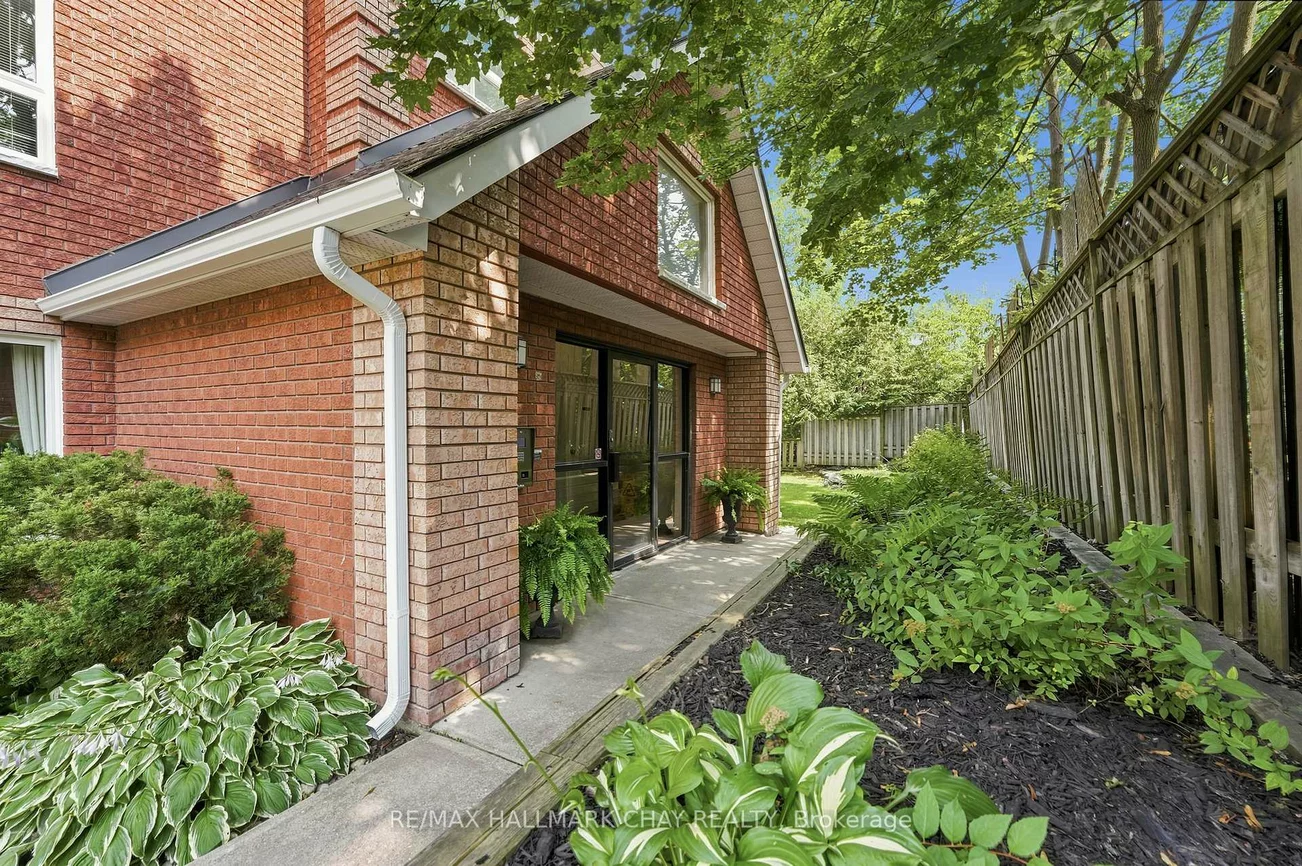 131, Clapperton, Wellington, Barrie