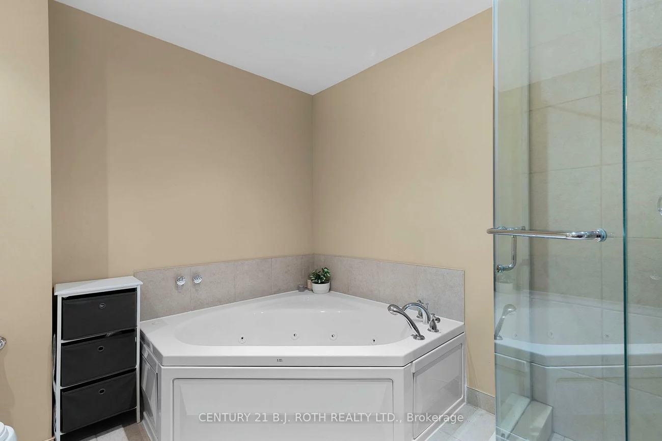 37, Ellen, City Centre, Barrie