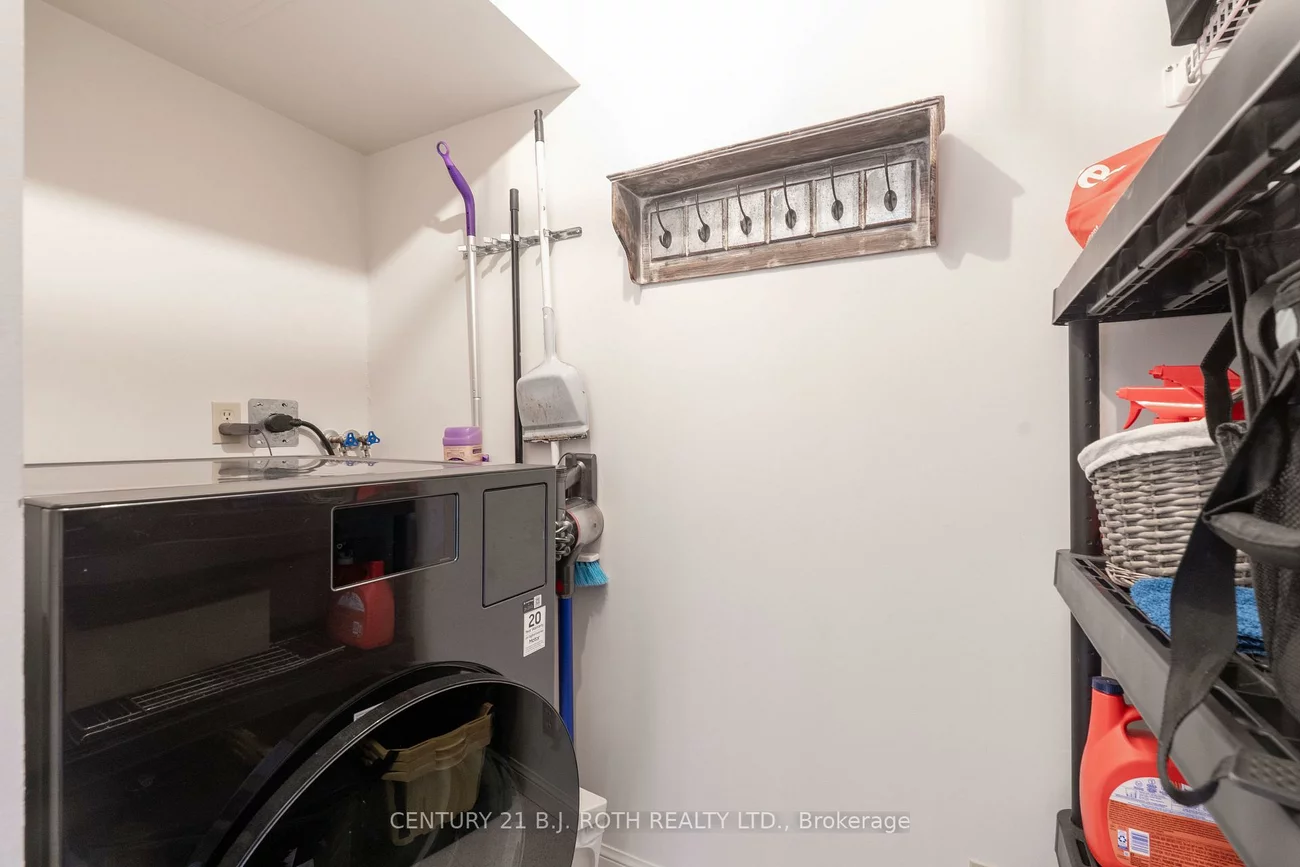65, Ellen, City Centre, Barrie