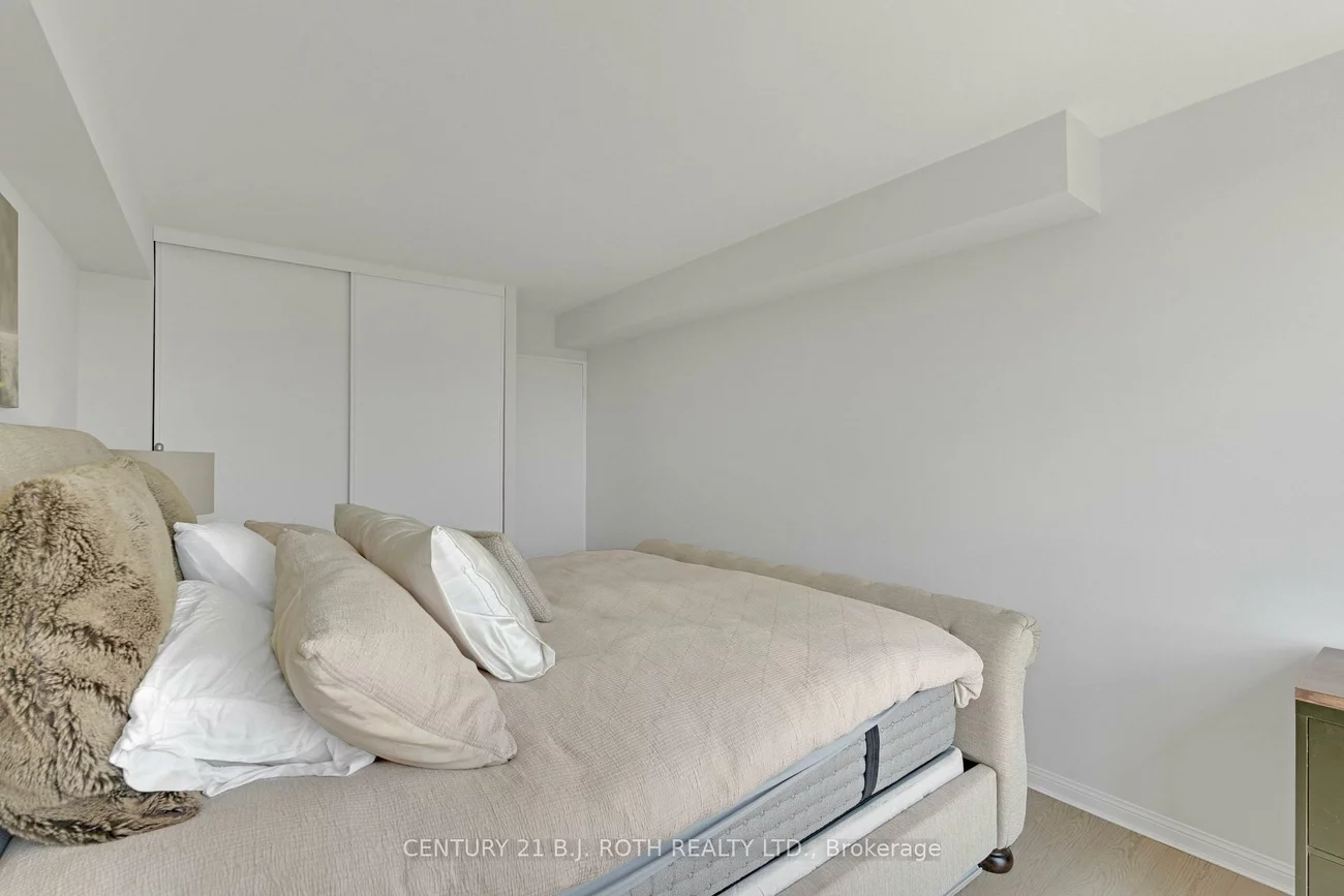 65, Ellen, City Centre, Barrie