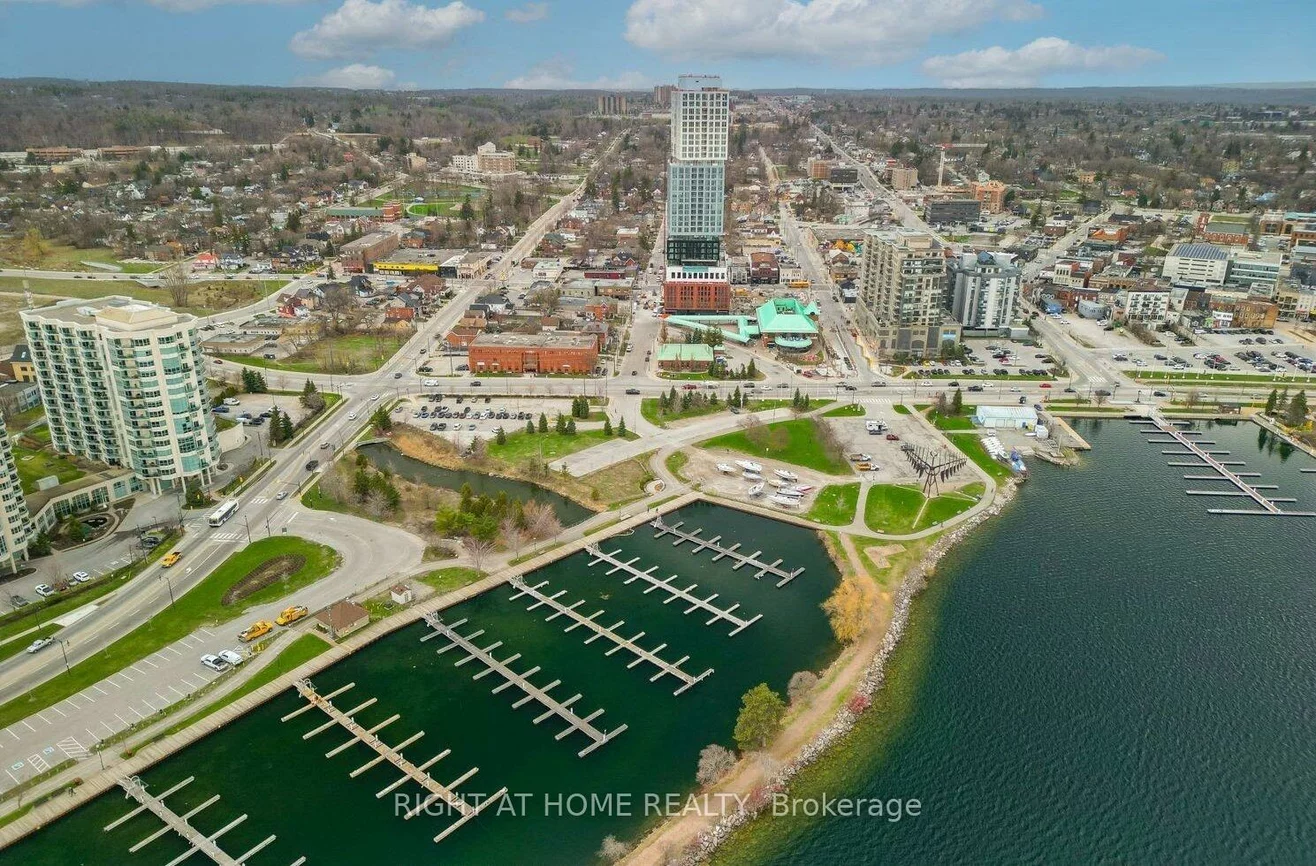 39, Mary, City Centre, Barrie