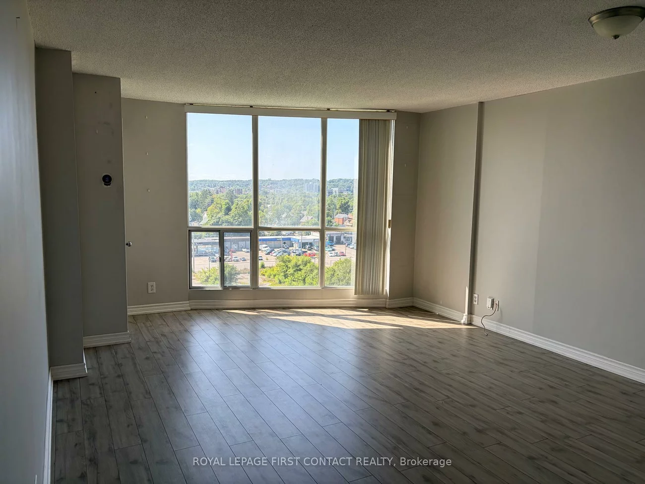 65, Ellen, City Centre, Barrie