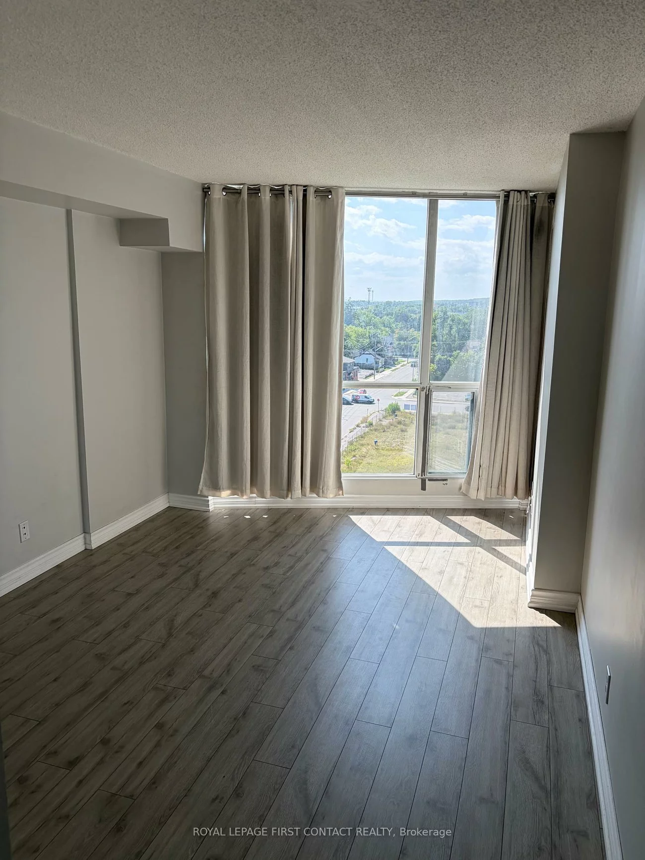 65, Ellen, City Centre, Barrie