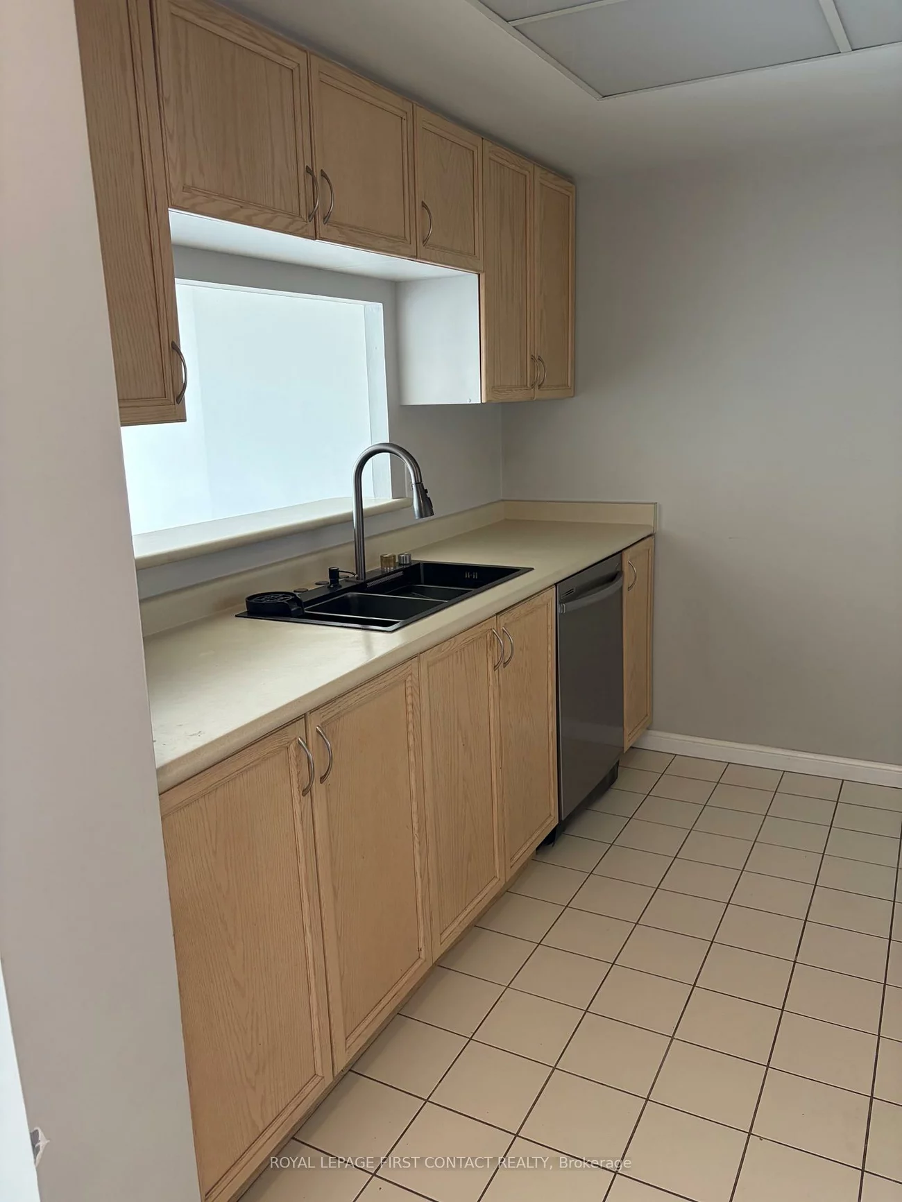 65, Ellen, City Centre, Barrie