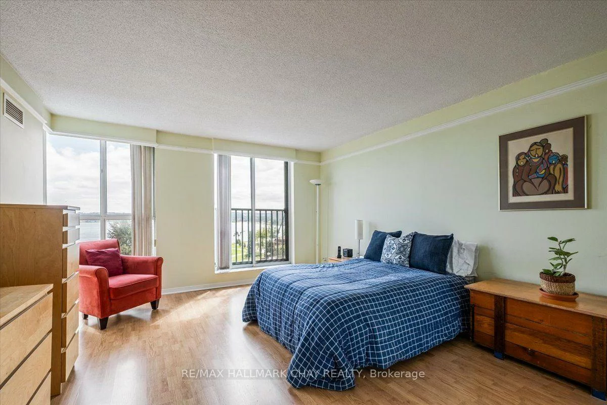 140, Dunlop, Lakeshore, Barrie