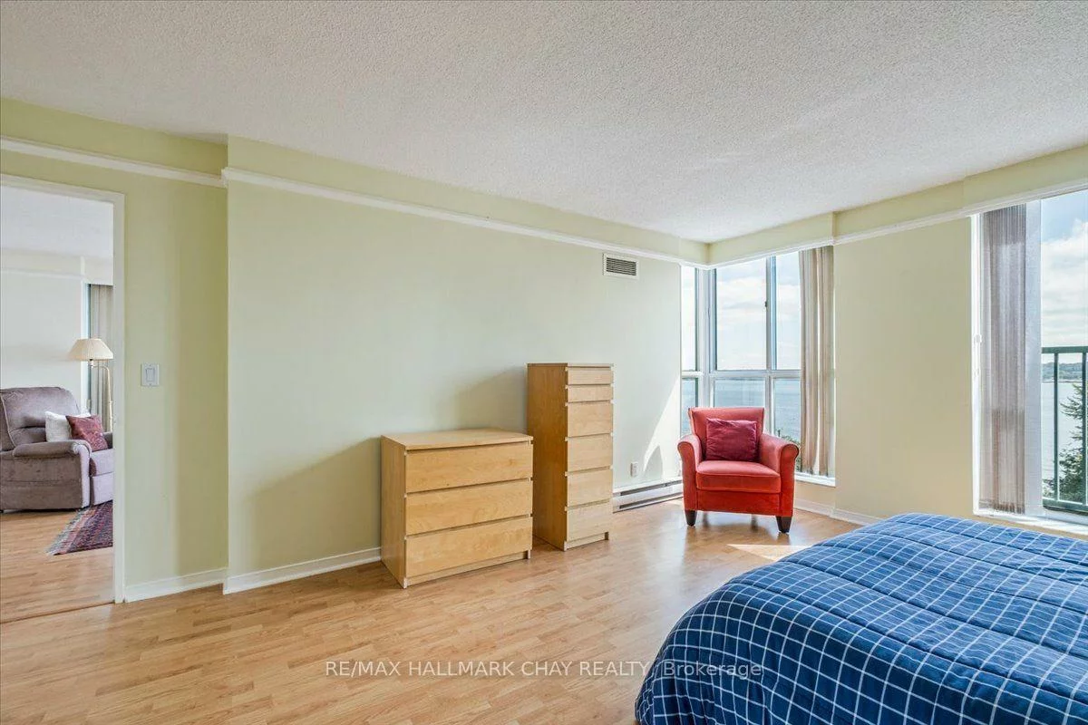 140, Dunlop, Lakeshore, Barrie