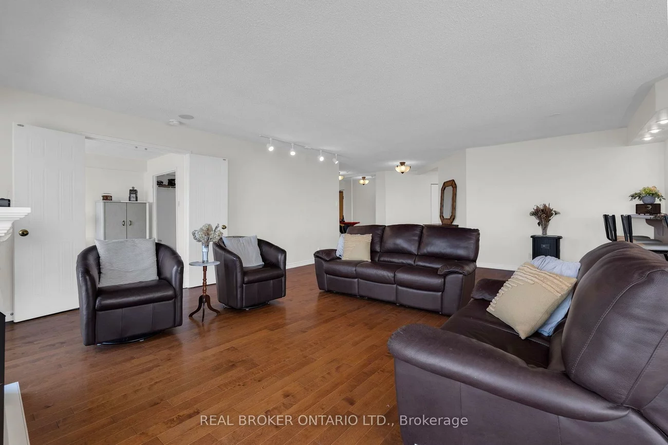 65, Ellen, City Centre, Barrie