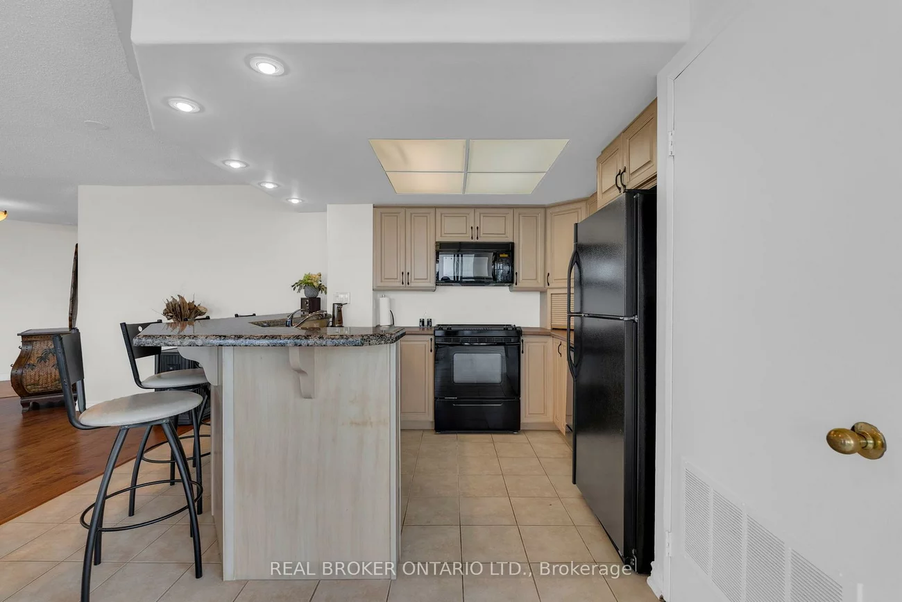 65, Ellen, City Centre, Barrie