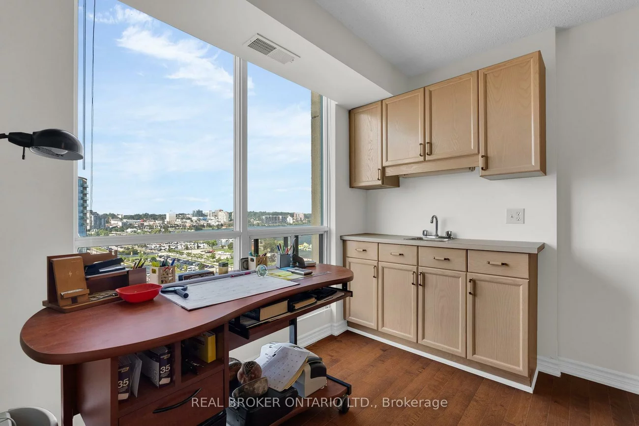 65, Ellen, City Centre, Barrie