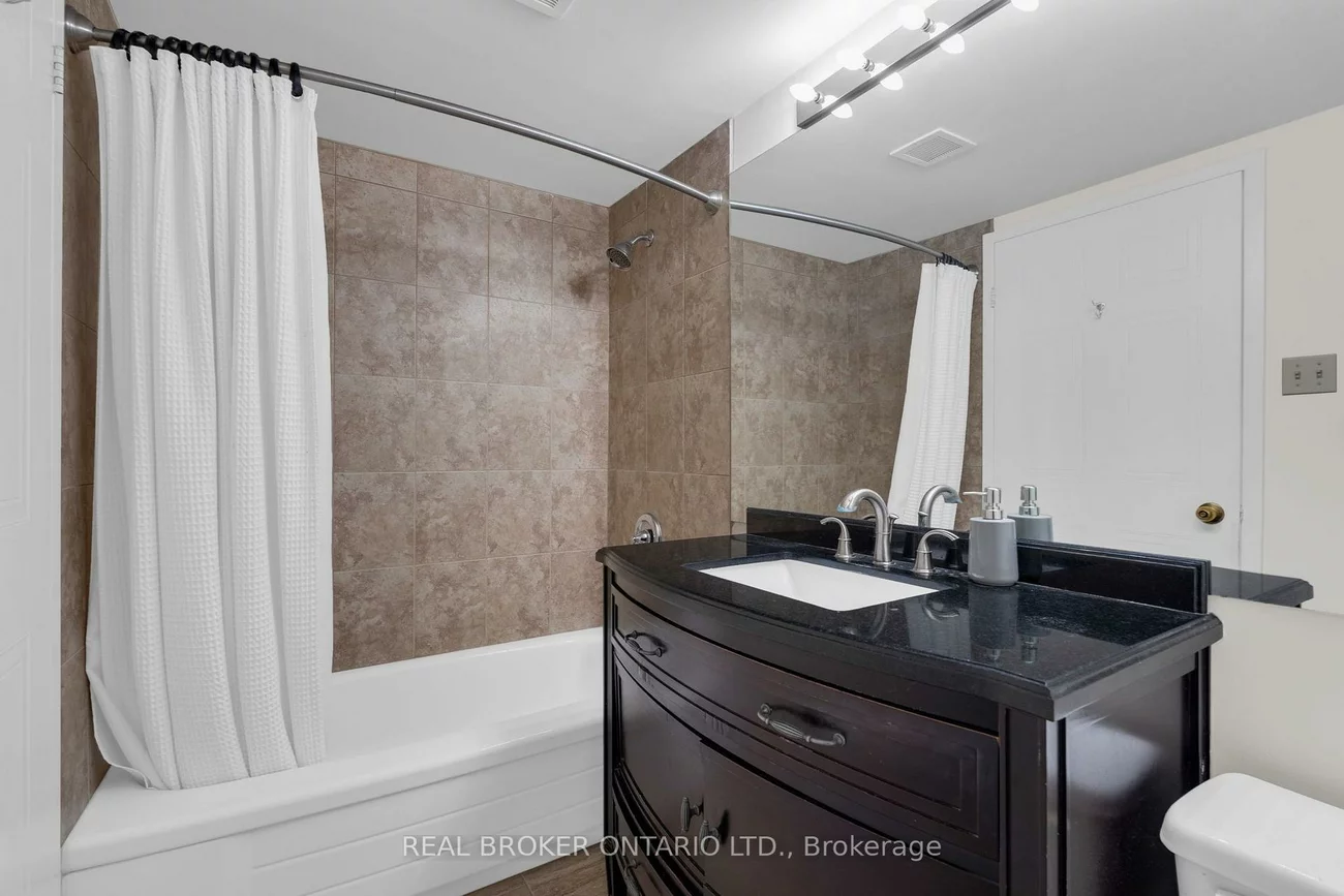 65, Ellen, City Centre, Barrie